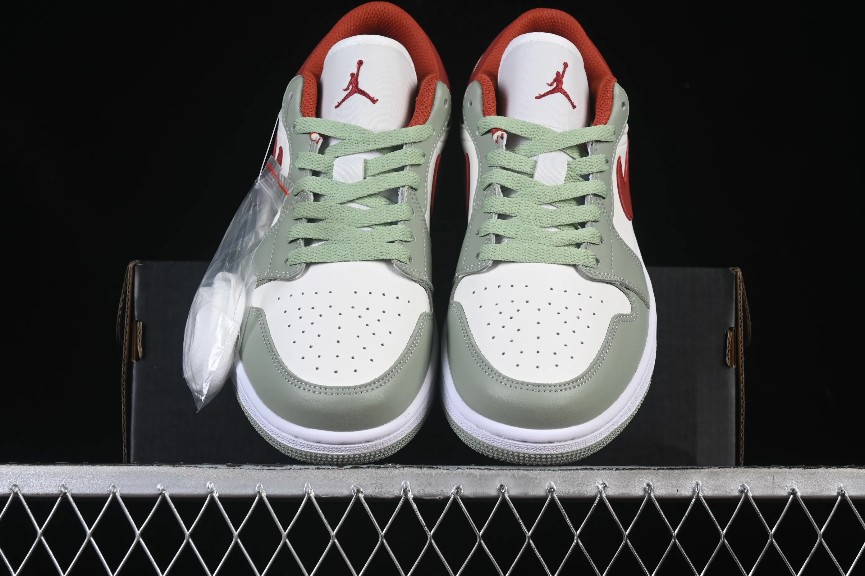 All categories Air Jordan Jordan series basketball shoes Air Jordan 1 Low Air Jordan 1 Low AJ1 Joe 1 white green red low-top cultural casual sneakers 553558-133